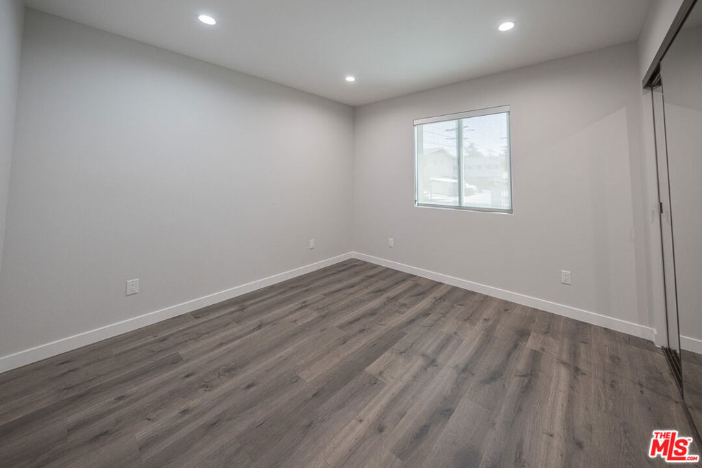 5837 N Cartwright Avenue - Photo 10