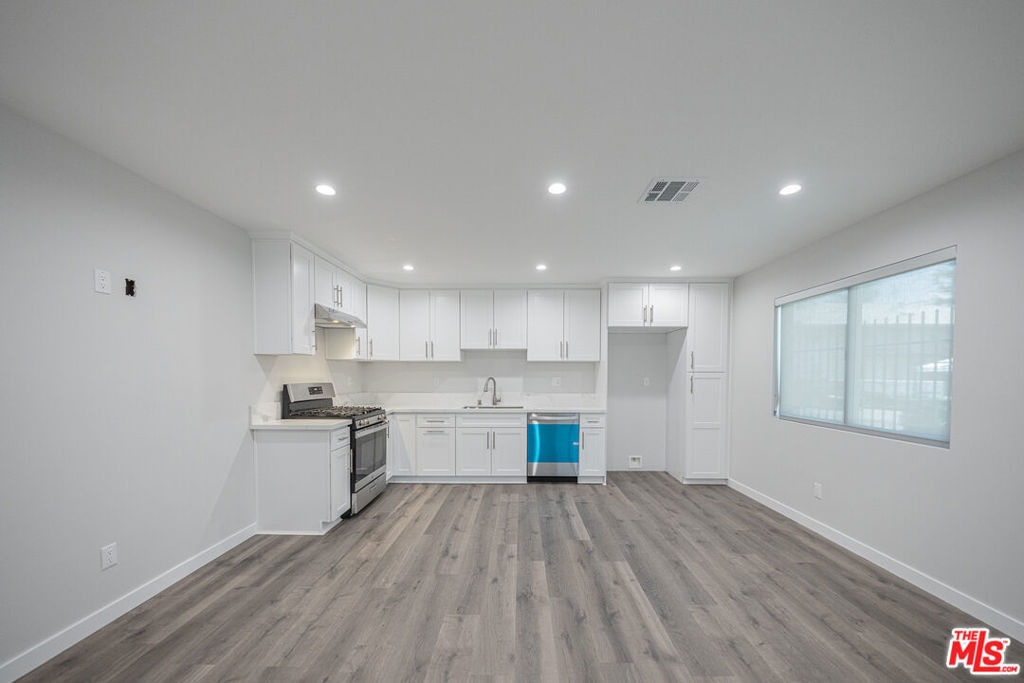 5837 N Cartwright Avenue - Photo 6