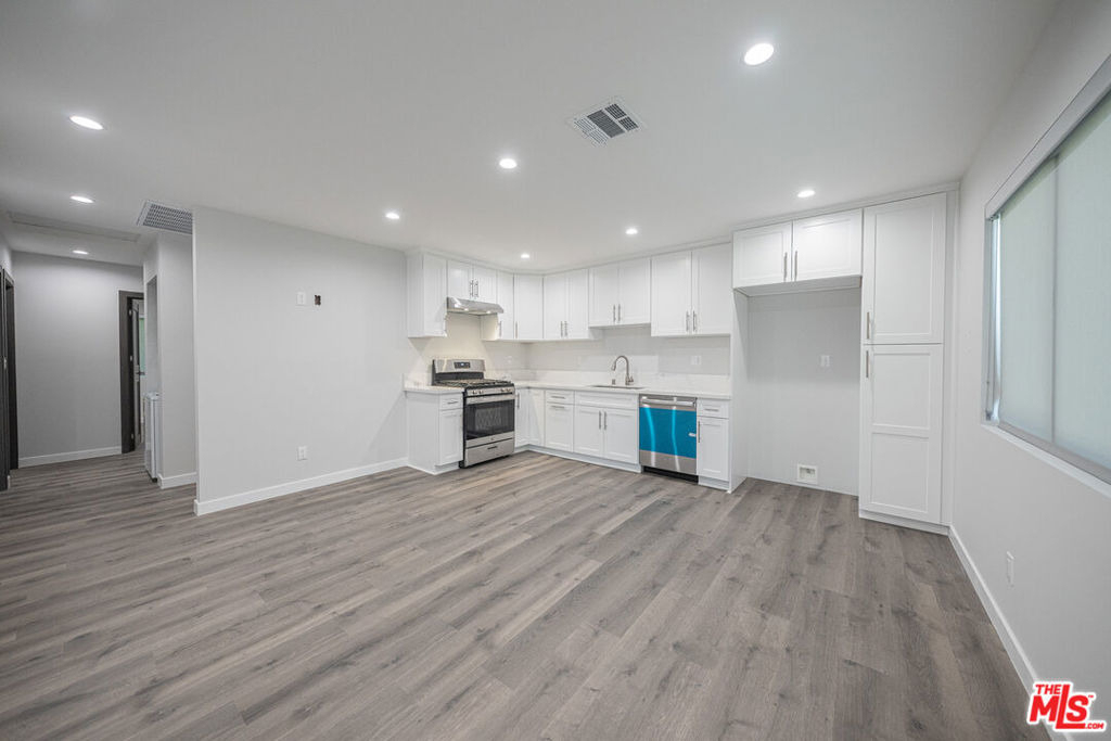 5837 N Cartwright Avenue - Photo 3