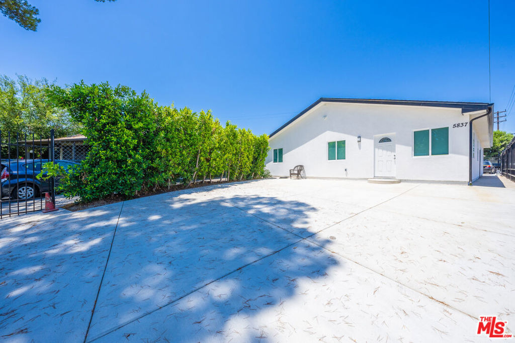 5837 N Cartwright Avenue - Photo 19