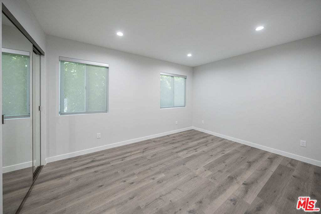 5837 N Cartwright Avenue - Photo 12