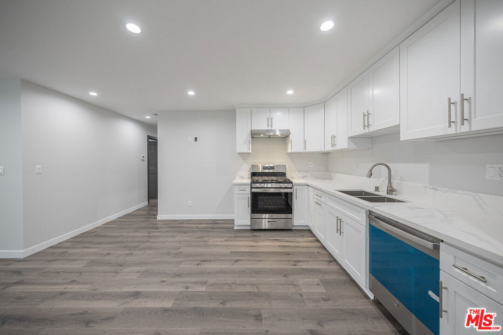 5837 N Cartwright Avenue - Photo 5