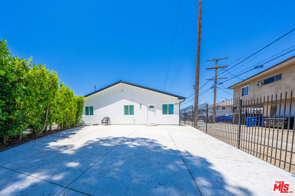 5837 N Cartwright Avenue - Photo 18
