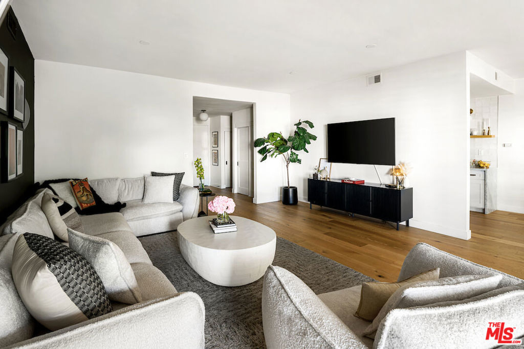 651 Wilcox Avenue - Photo 4