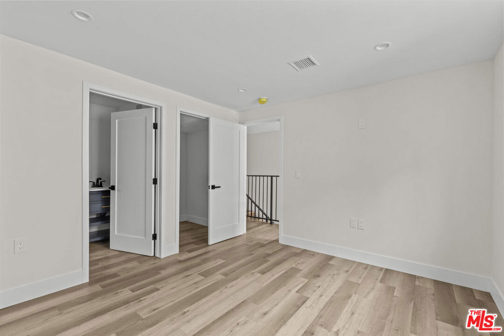 546 1/2 N Genesee Avenue - Photo 11