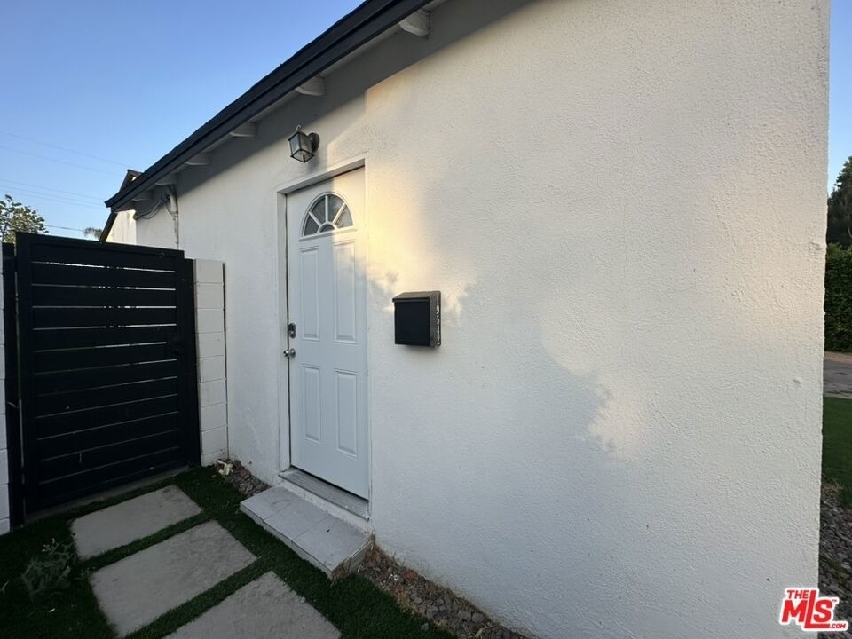 19542 Hart Street - Photo 1
