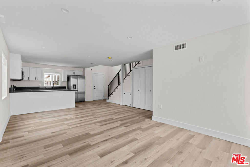 546 N Genesee Avenue - Photo 0