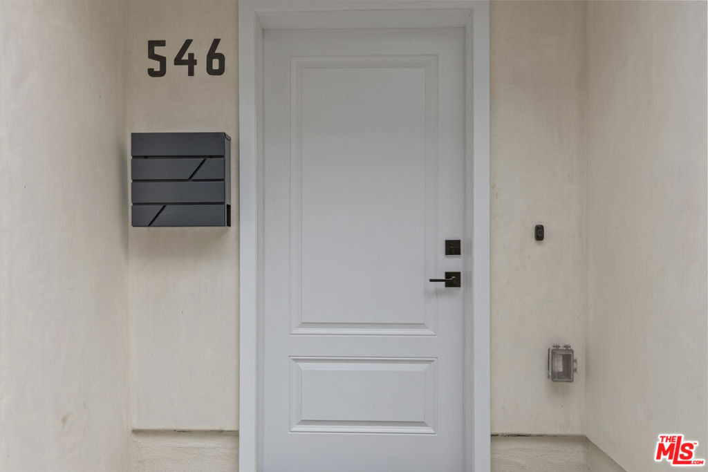 546 N Genesee Avenue - Photo 1