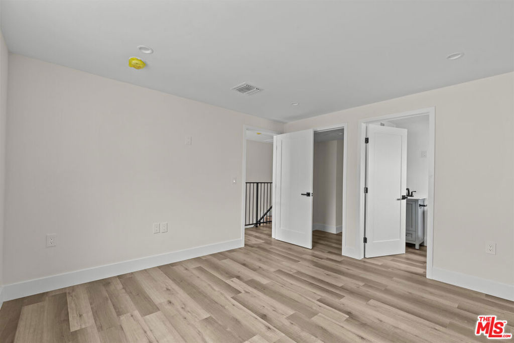546 N Genesee Avenue - Photo 6