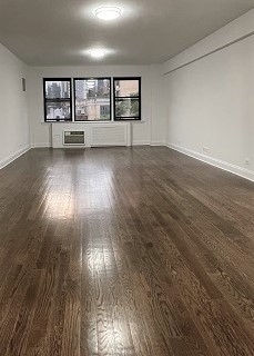 East 50th Street - Photo 4