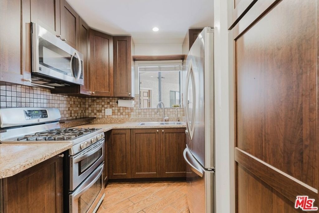 345 N Jackson Street - Photo 7