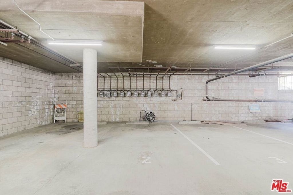 345 N Jackson Street - Photo 27