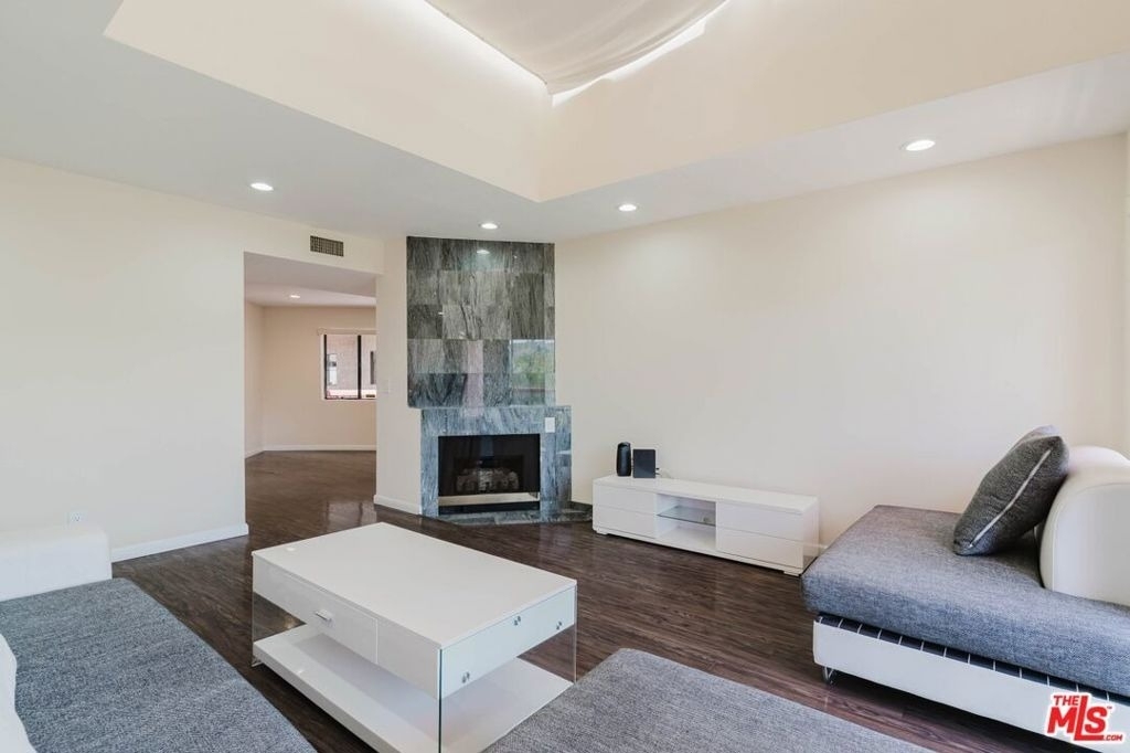 345 N Jackson Street - Photo 10