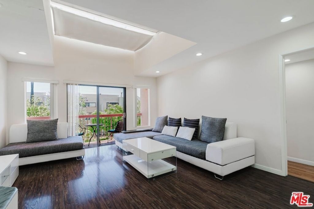 345 N Jackson Street - Photo 11