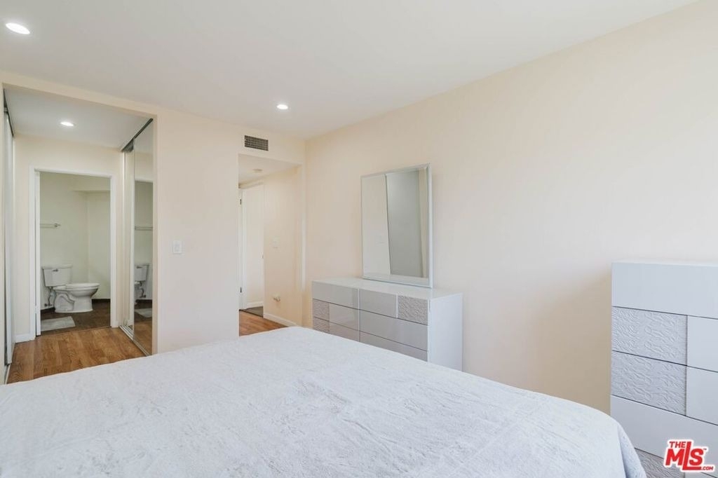 345 N Jackson Street - Photo 14