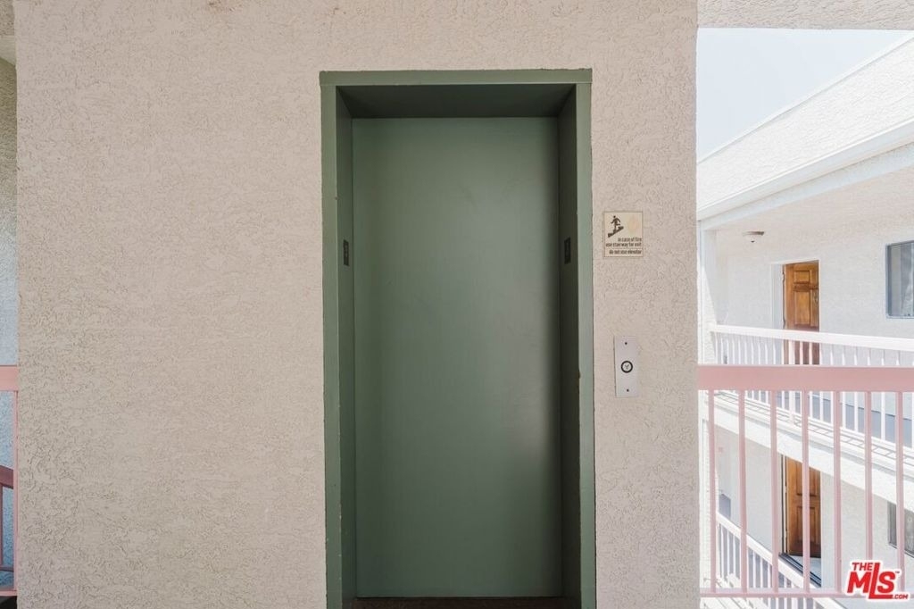 345 N Jackson Street - Photo 3