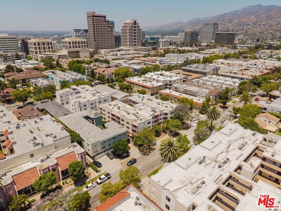 345 N Jackson Street - Photo 32
