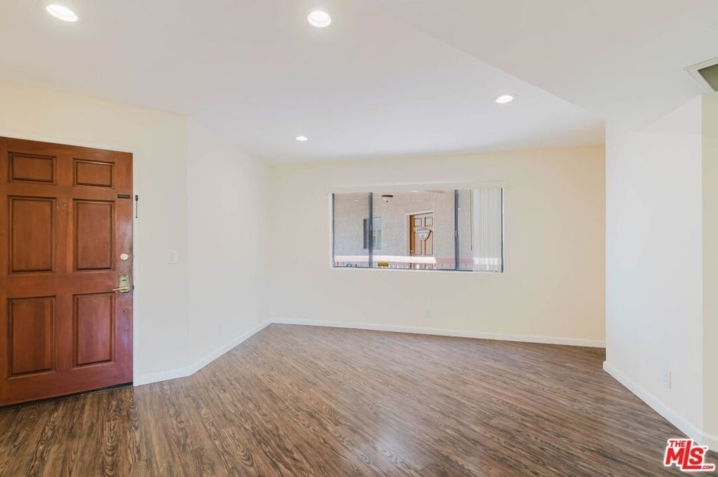 345 N Jackson Street - Photo 5