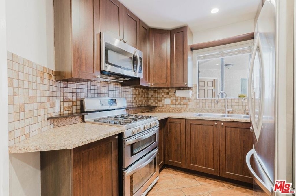 345 N Jackson Street - Photo 8