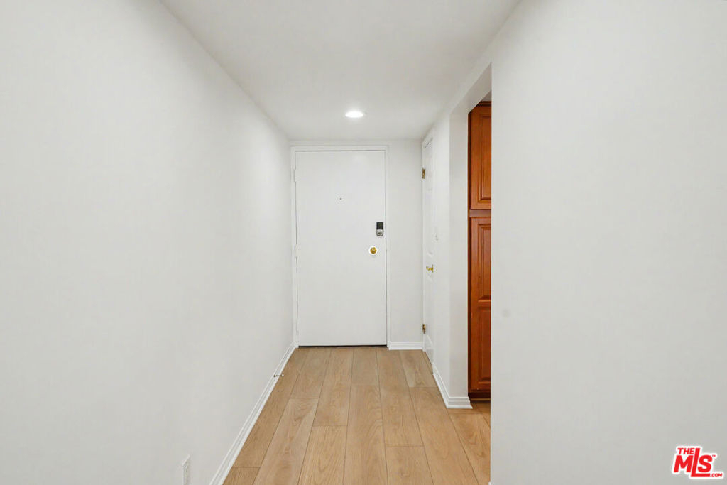 10966 Rochester Avenue - Photo 26
