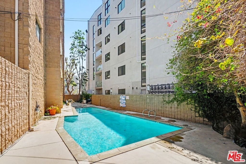 10966 Rochester Avenue - Photo 28