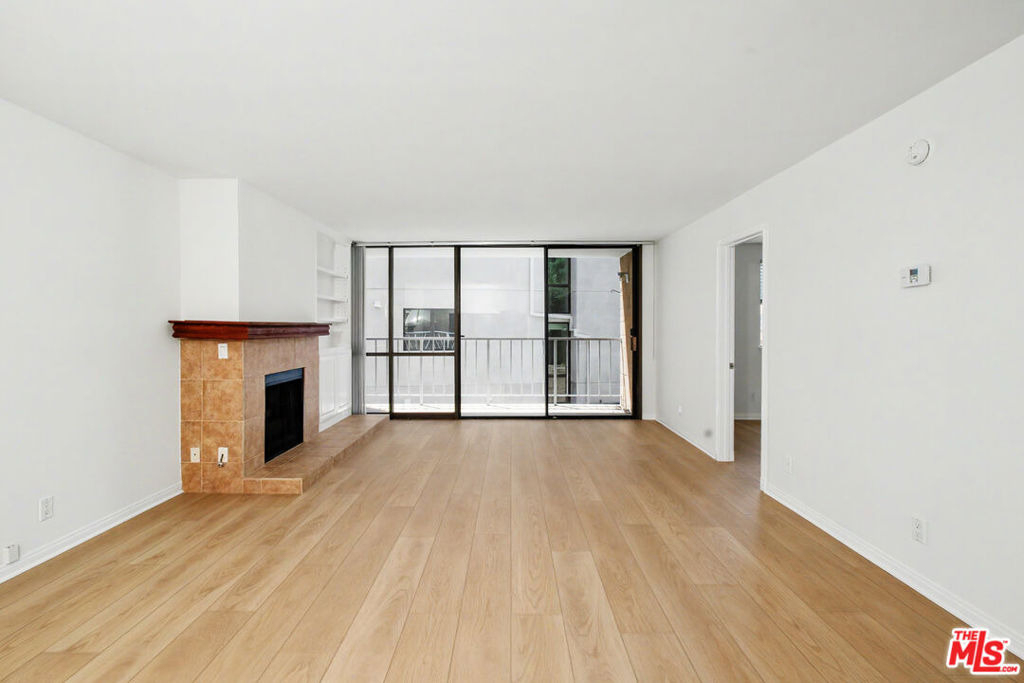 10966 Rochester Avenue - Photo 2