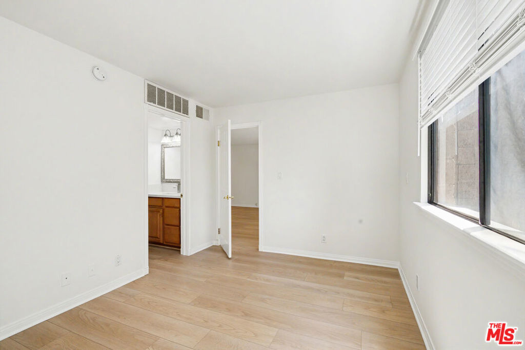 10966 Rochester Avenue - Photo 24
