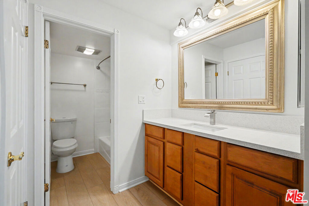 10966 Rochester Avenue - Photo 18