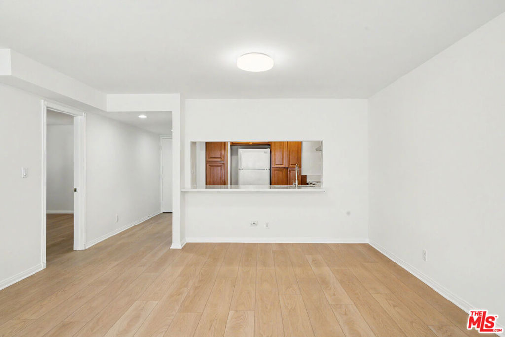 10966 Rochester Avenue - Photo 7