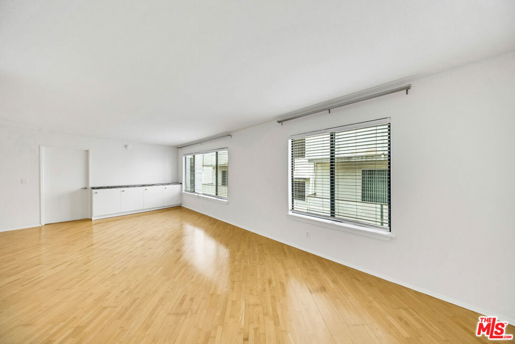 2121 Beloit Avenue - Photo 8