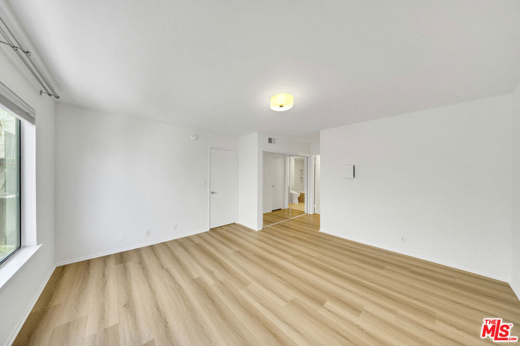 2121 Beloit Avenue - Photo 12