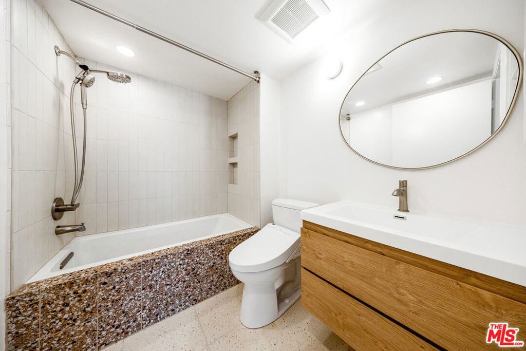 2121 Beloit Avenue - Photo 15