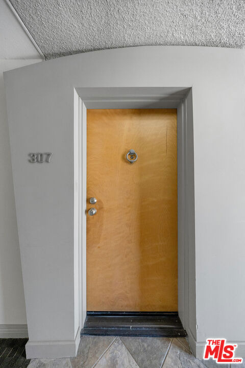 2121 Beloit Avenue - Photo 3