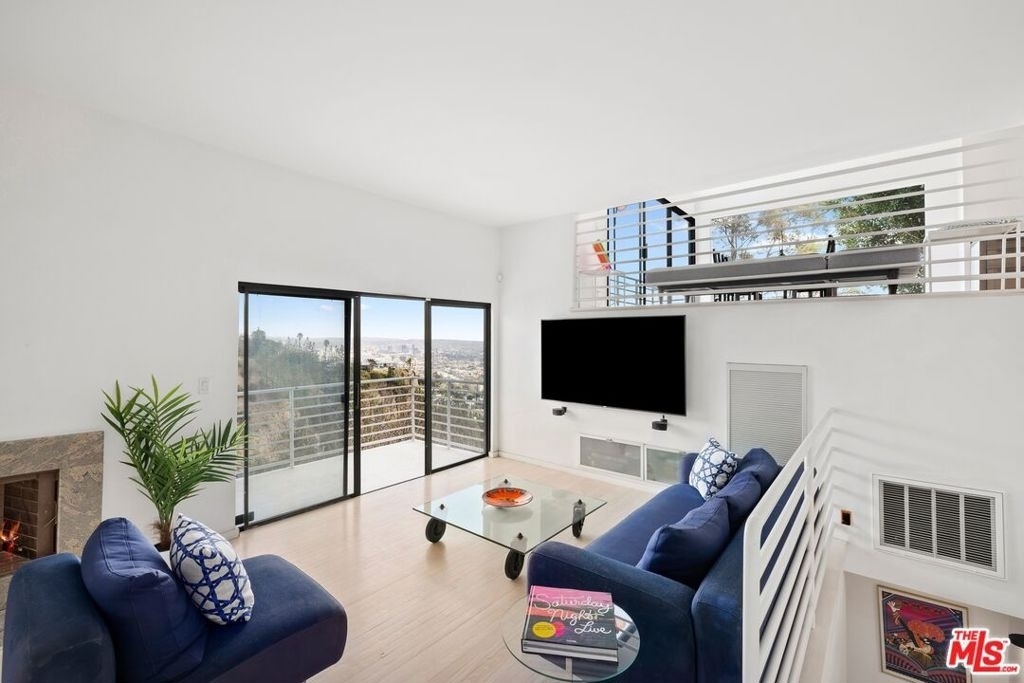8546 Hillside Avenue - Photo 2