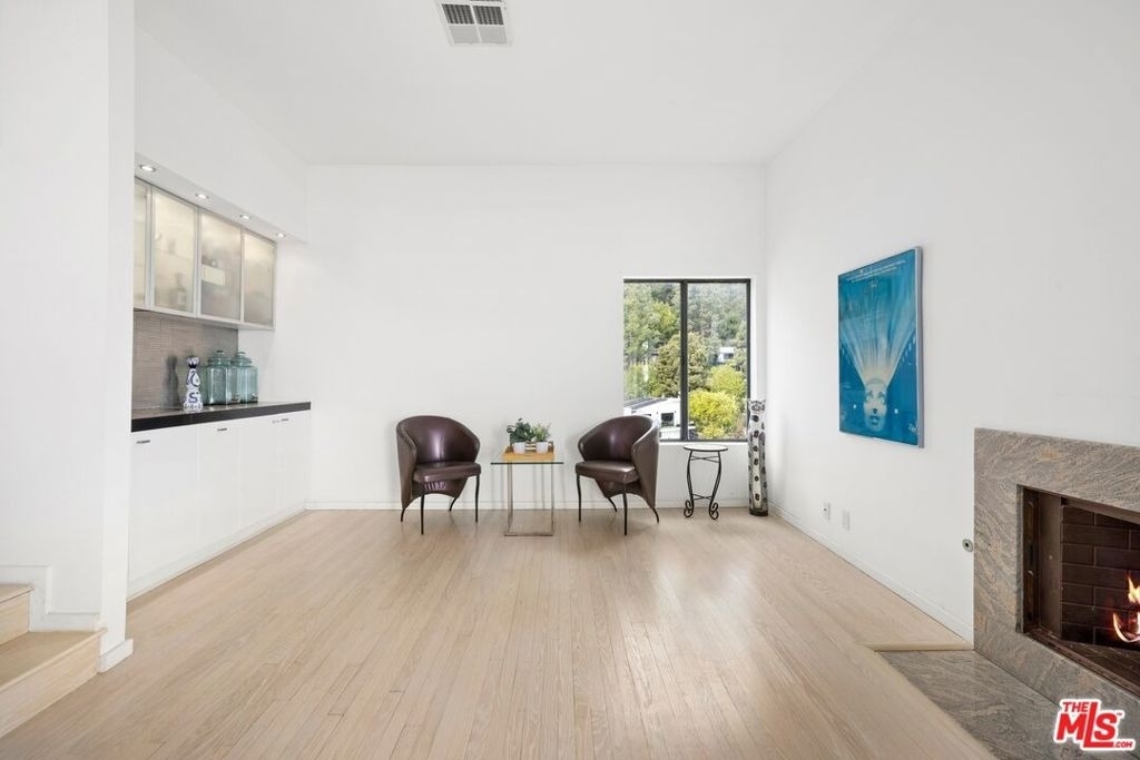 8546 Hillside Avenue - Photo 4