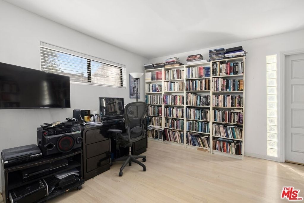 8546 Hillside Avenue - Photo 19
