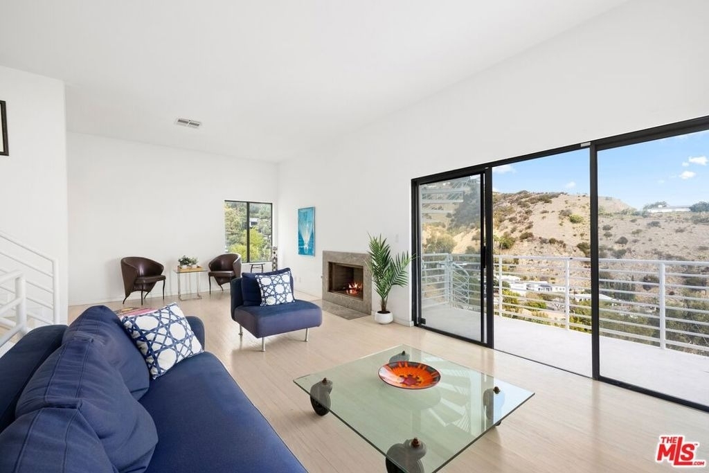 8546 Hillside Avenue - Photo 3
