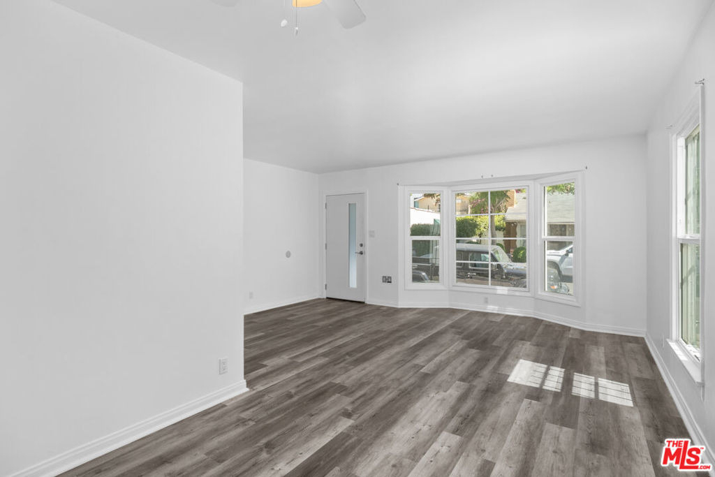 8708 W Sherwood Drive - Photo 4