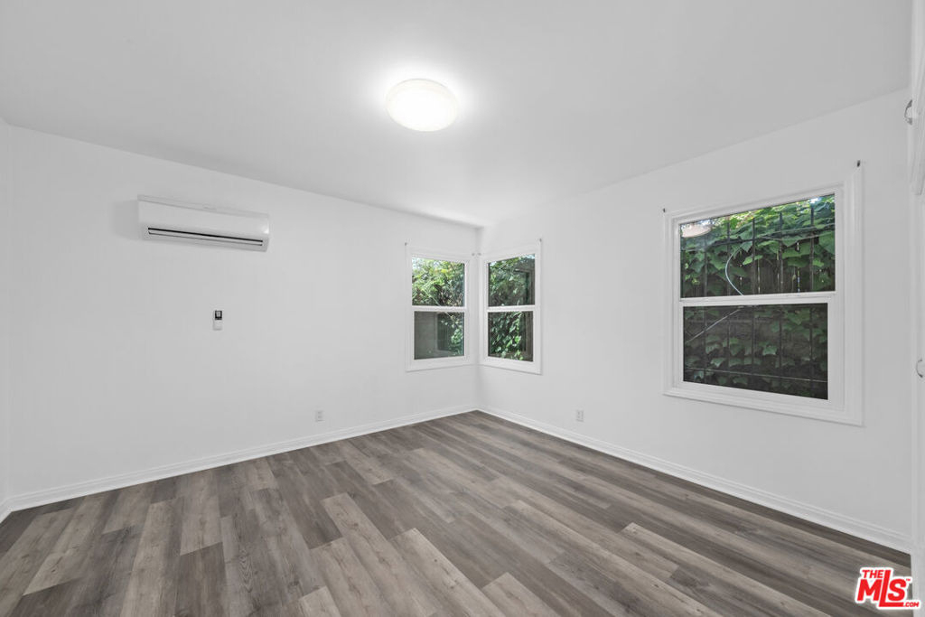 8708 W Sherwood Drive - Photo 9