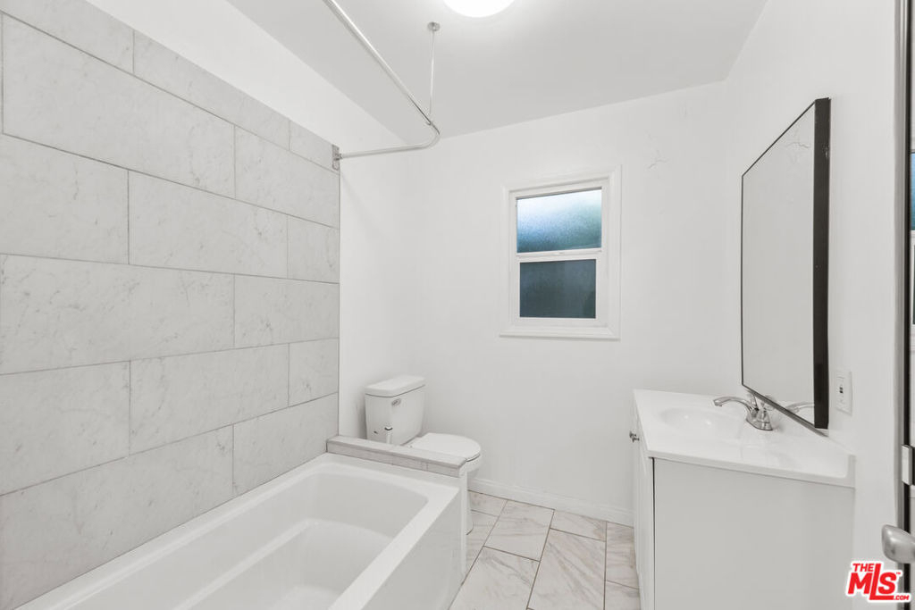 8708 W Sherwood Drive - Photo 8
