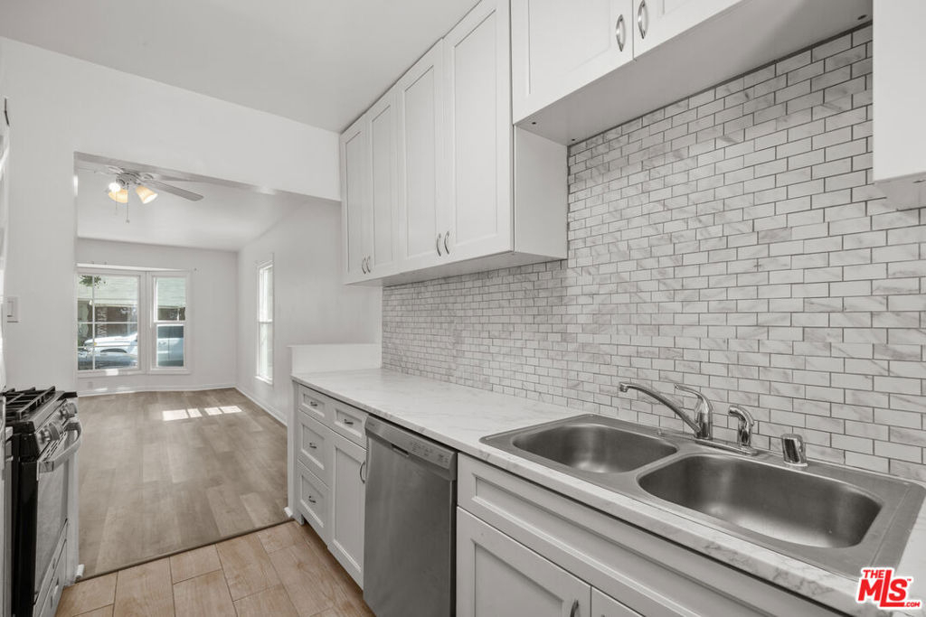 8708 W Sherwood Drive - Photo 7