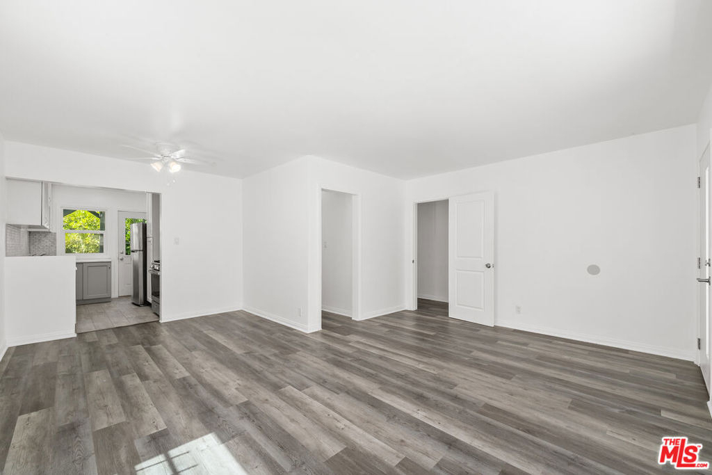 8708 W Sherwood Drive - Photo 3