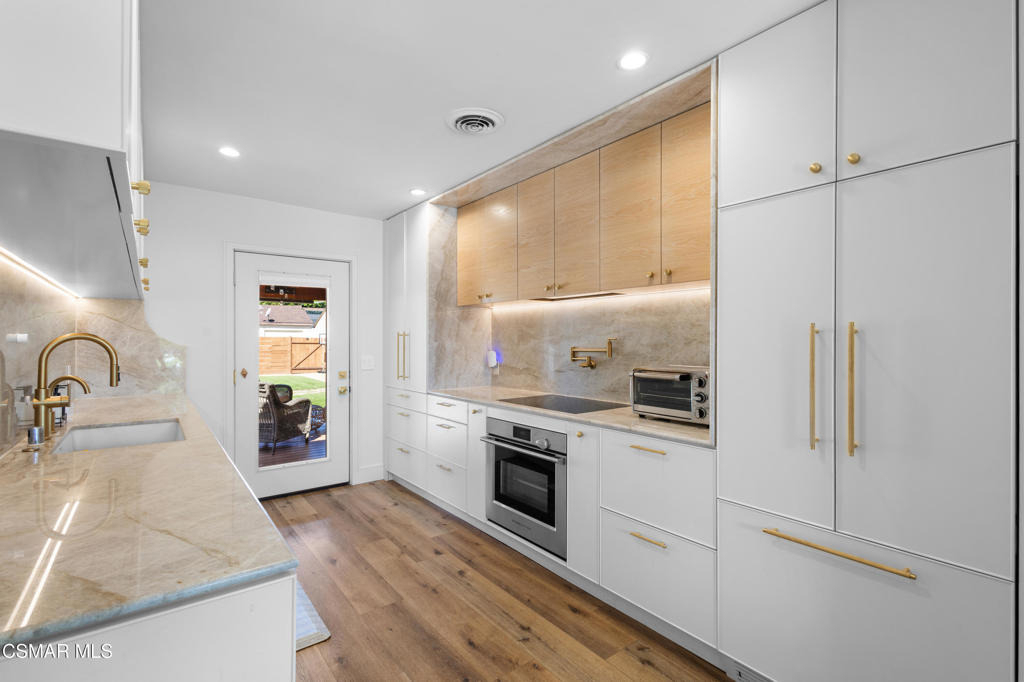 7039 Sylvia Avenue - Photo 13