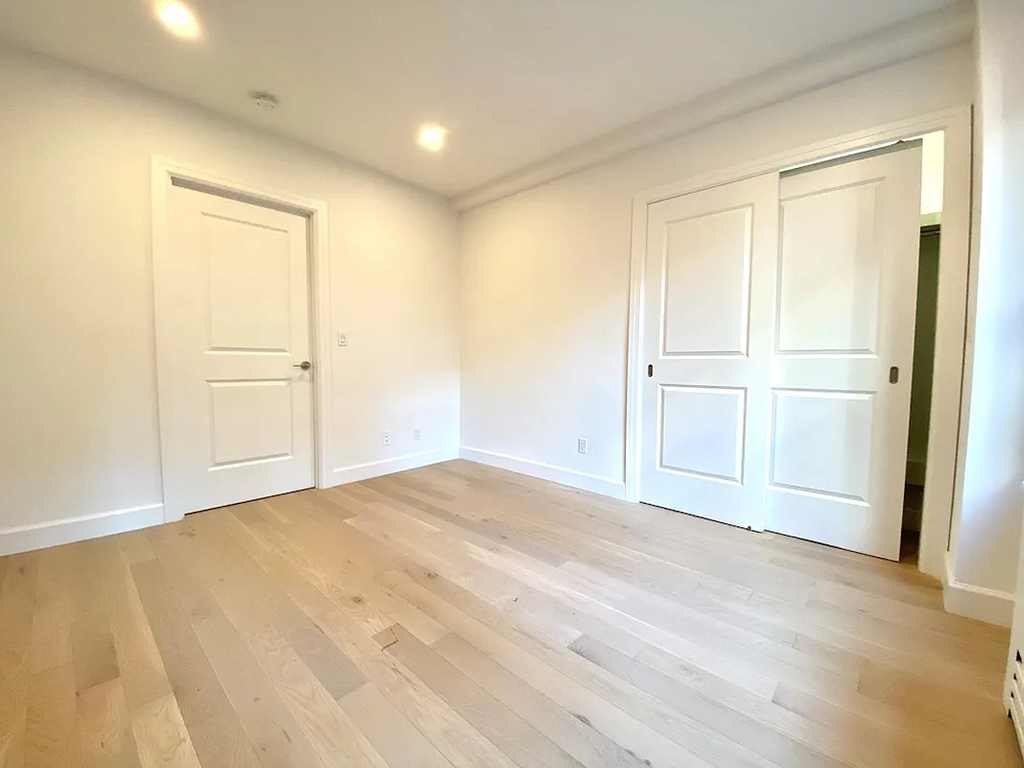 238 East 58th Street - Photo 4