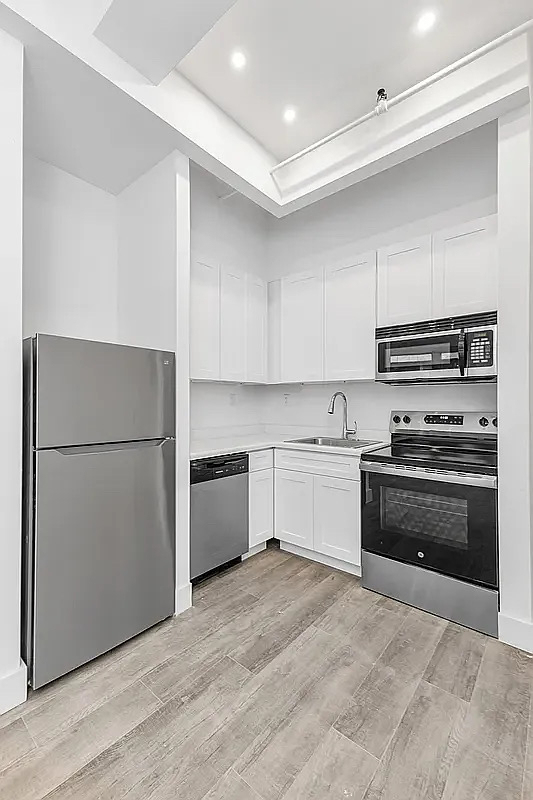 West 35th Street/ 8th ave - Photo 5