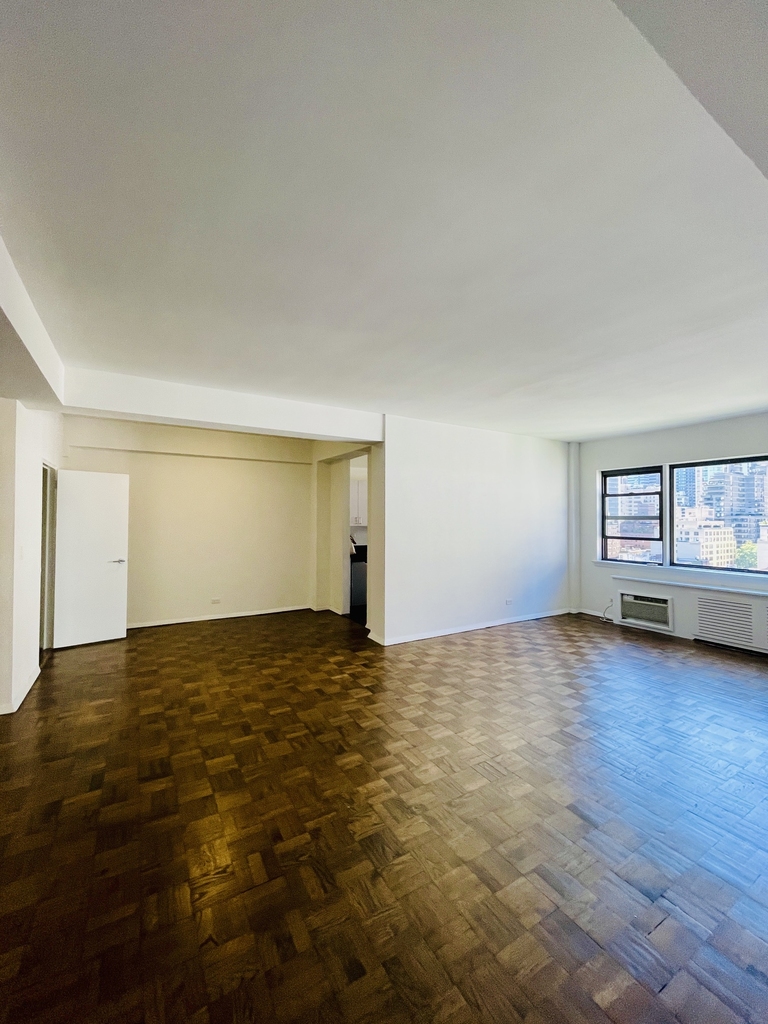 20 Beekman Place, 12A - Photo 1
