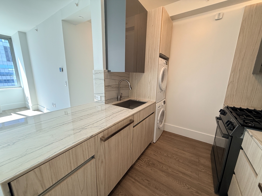 West 47th Street - Photo 9