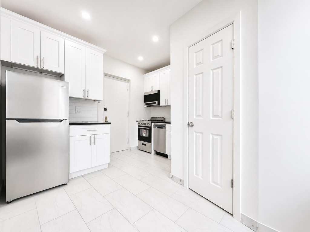 401 East 68th Street - Photo 7