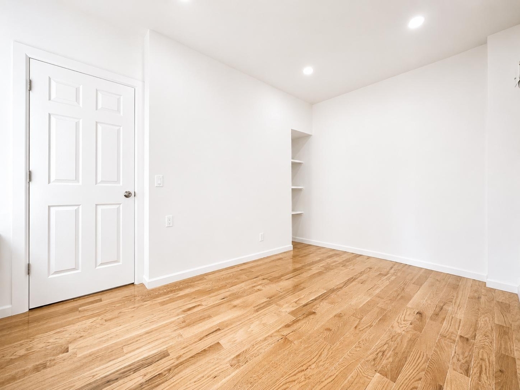 401 East 68th Street - Photo 6