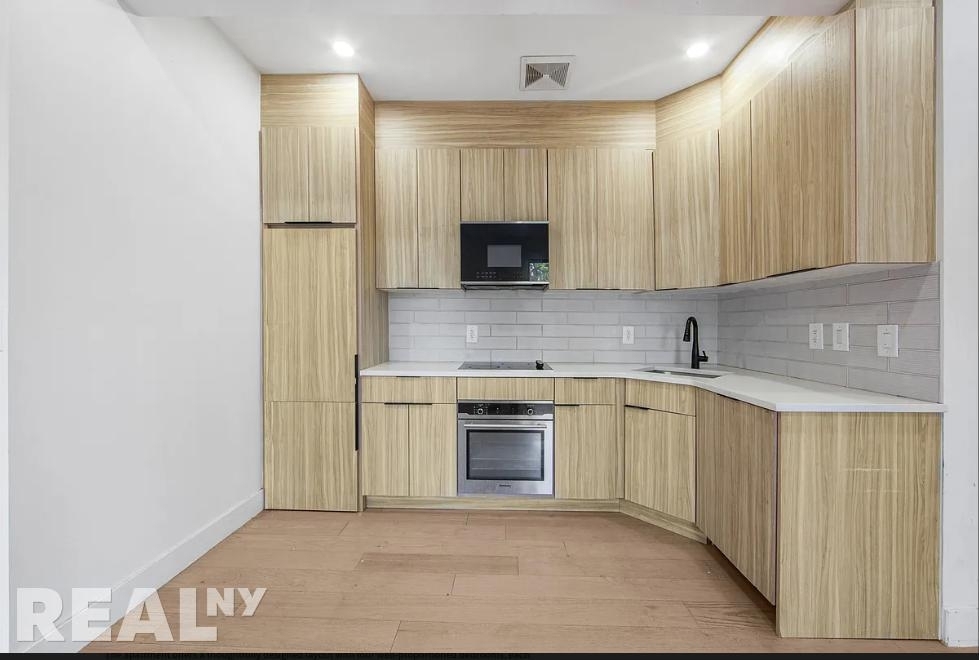 11th Street - Photo 1